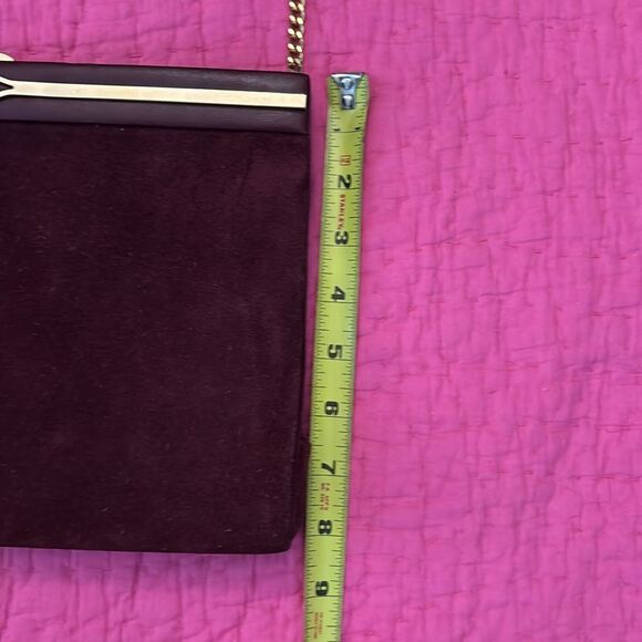 Jimmy Choo vintage Elegant Burgundy Suede Clutch with Gold Chain - Picture 7 of 7